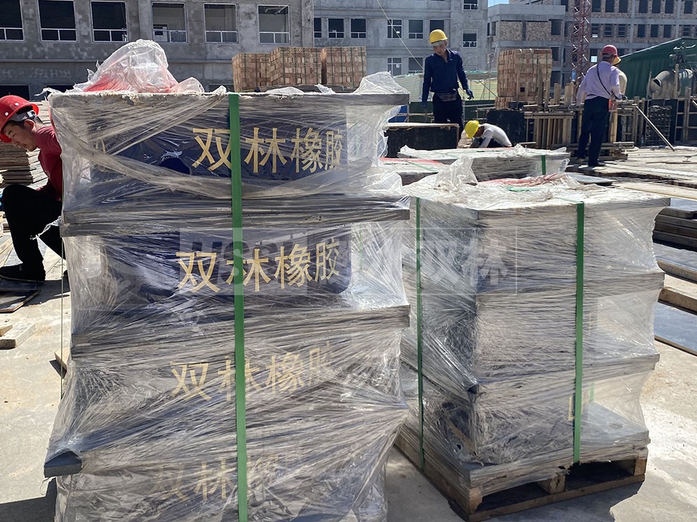 水平分散型隔震支座