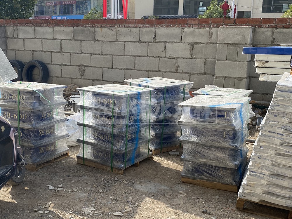 建筑组合隔震支座厂家 建筑摩擦隔震支座价格 高阻尼叠层橡胶隔震支座生产厂家